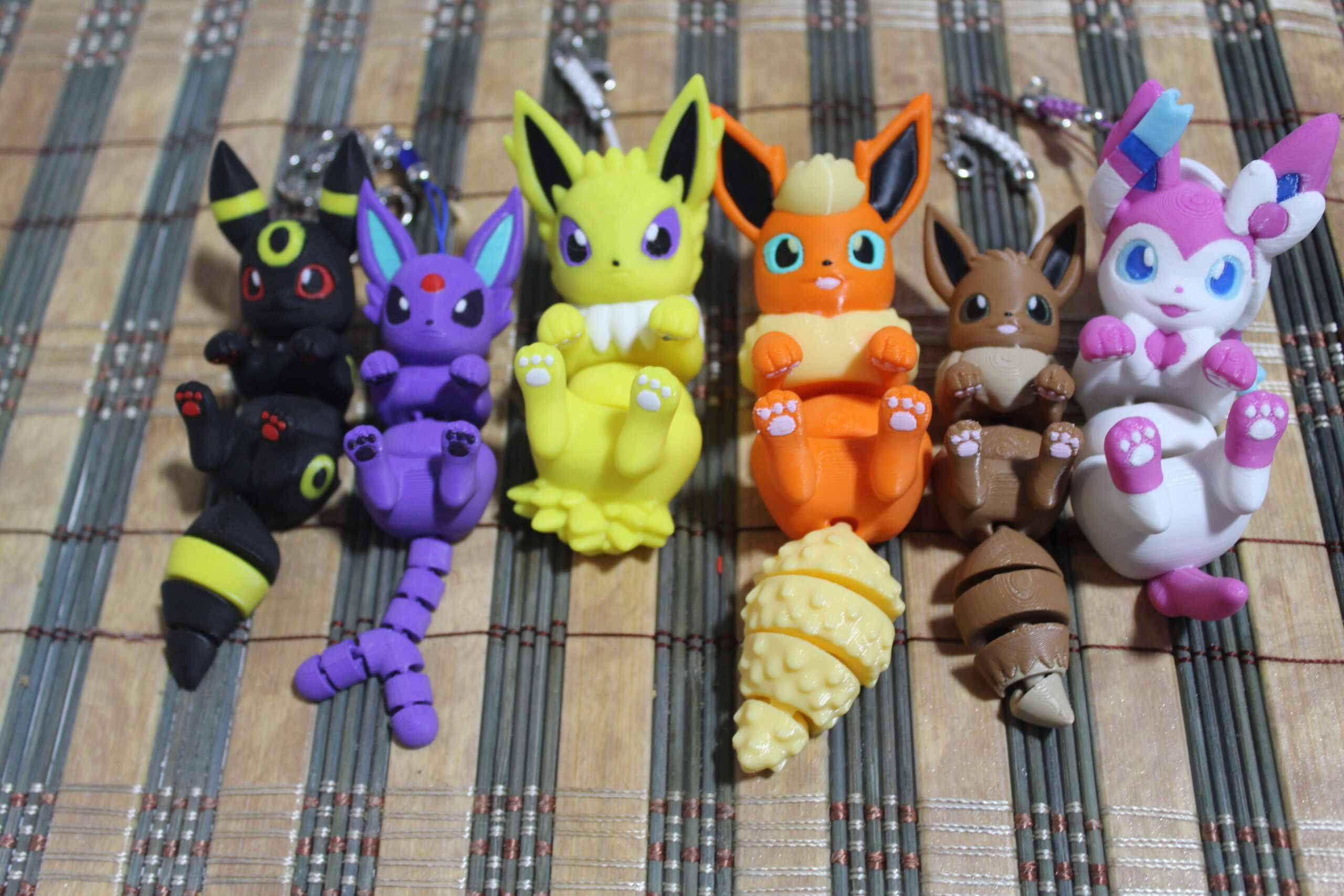 Llavero Flexible Pokemon Eevee Evolutions Espeon Jolteon Flareon Umbreon Sylveon Vaporeon Glaceon - Imagen 2