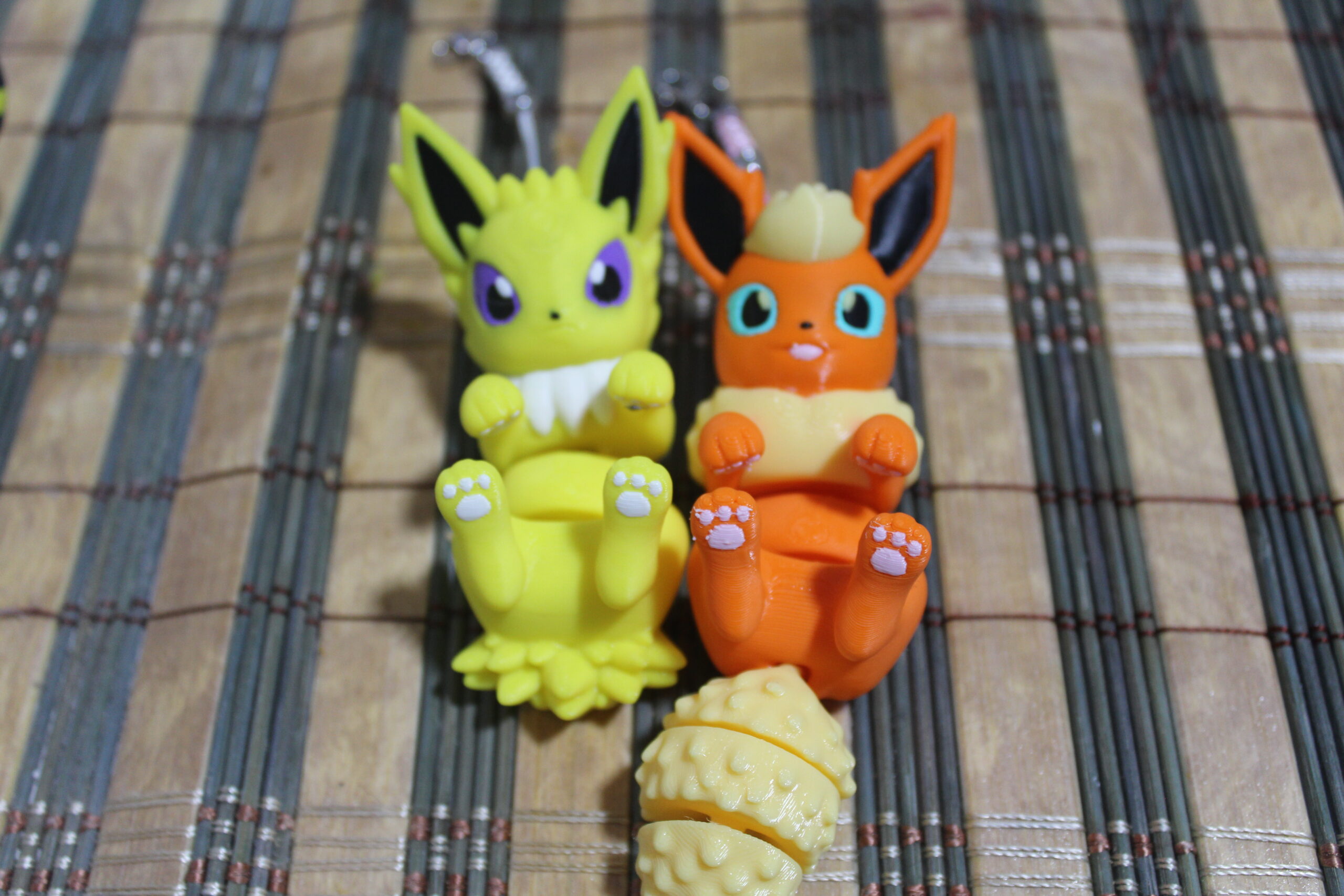 Llavero Flexible Pokemon Eevee Evolutions Espeon Jolteon Flareon Umbreon Sylveon Vaporeon Glaceon - Imagen 4