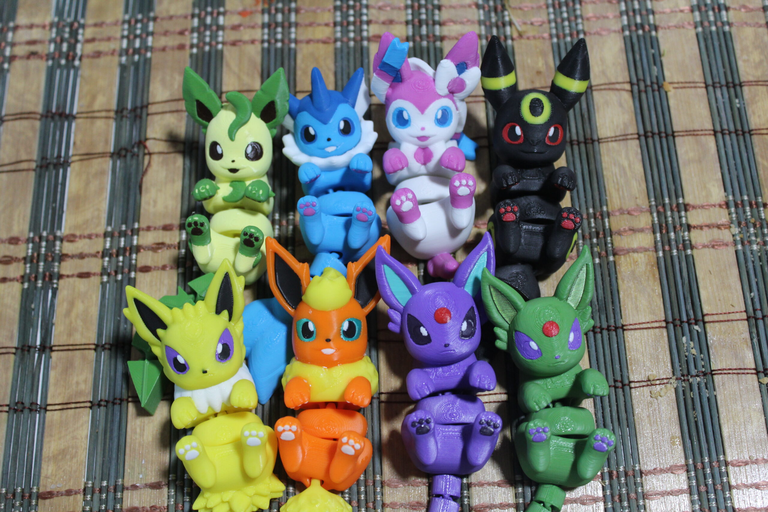 Llavero Flexible Pokemon Eevee Evolutions Espeon Jolteon Flareon Umbreon Sylveon Vaporeon Glaceon